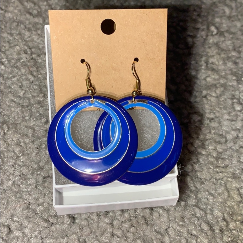 Hanging hoops earrings